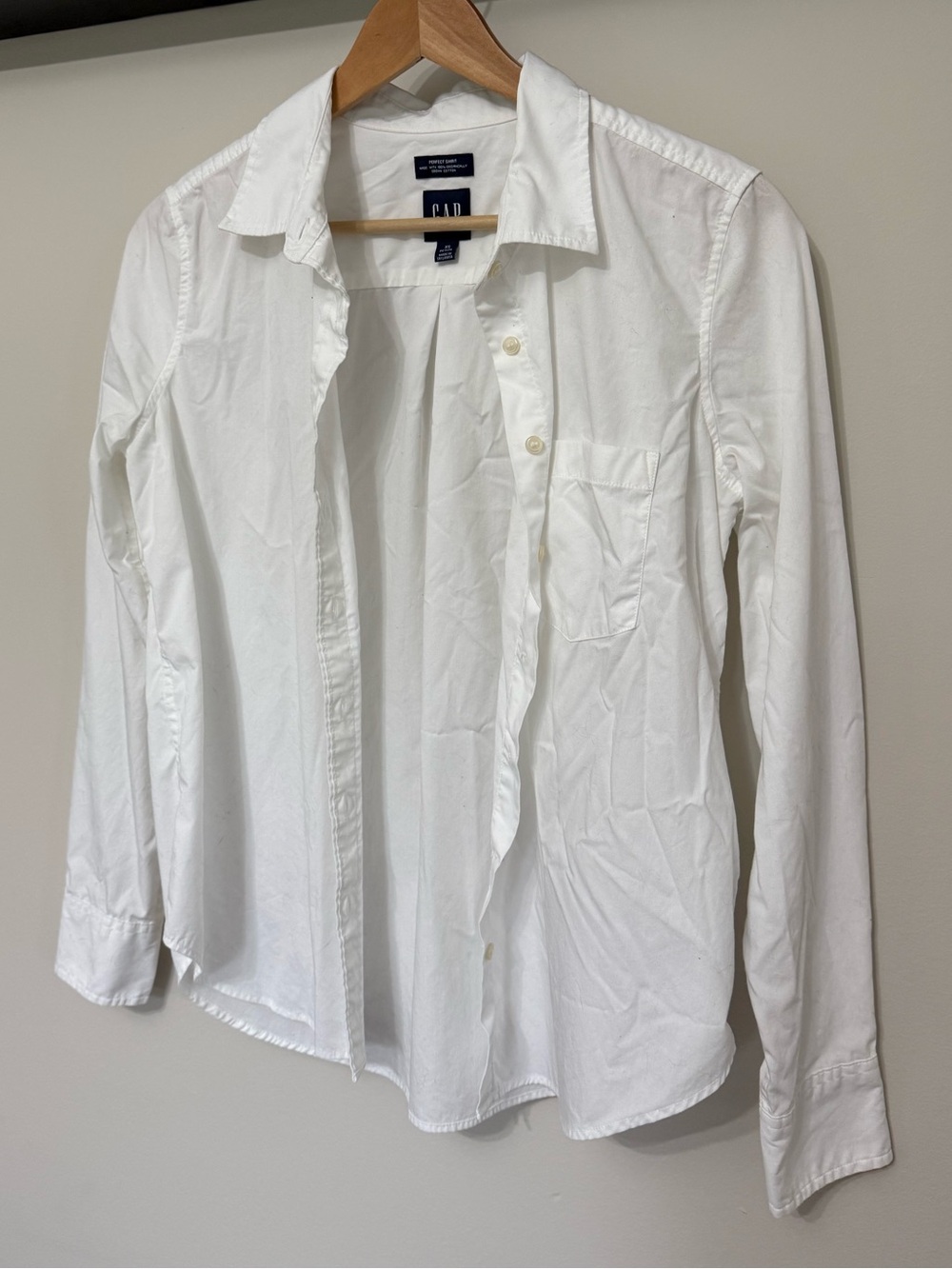 GAP Women’s White Cotton Button-Up Shirt